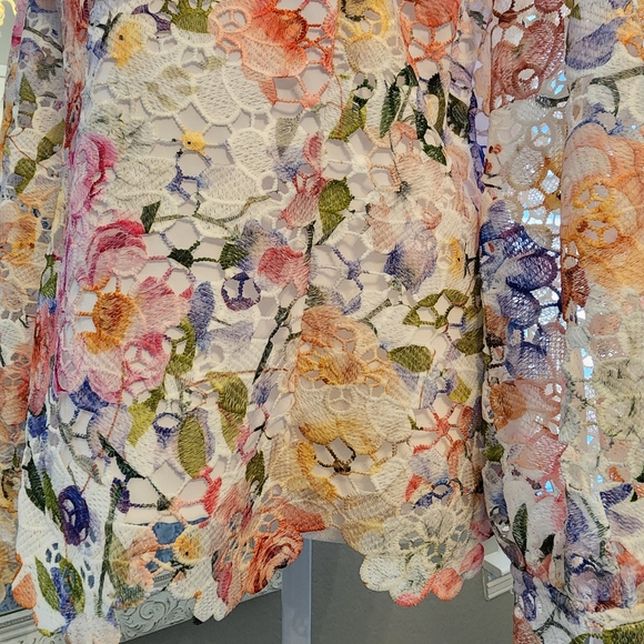 Boston Proper Multicolor Floral V-Neck Top - Picture 10 of 11